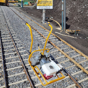 Clés à boulon à double tête portables pour écrous de rail serrant les dormeurs équipement ferroviaire à poussée manuelle avec composant de roulement de noyau - Product Image 1