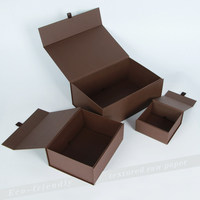 Boîte de rangement pour vêtements en papier plié, fabriquée sur mesure en usine, boîte d'emballage pour chaussures et vêtements avec ruban, impression de logo personnalisée