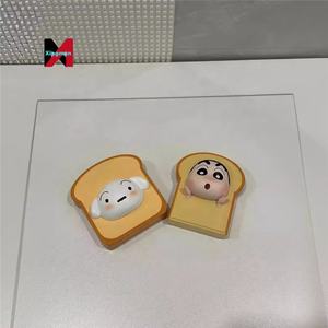 Crayon Shinchan tostada pan figura con Shiro Anime modelo comida creativa tema decoración regalo en caja - Product Image 1