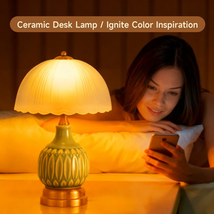 Lámpara de mesa de cerámica E27 LED de estilo tradicional, iluminación para dormitorio que cuida la vista. - Product Image 4