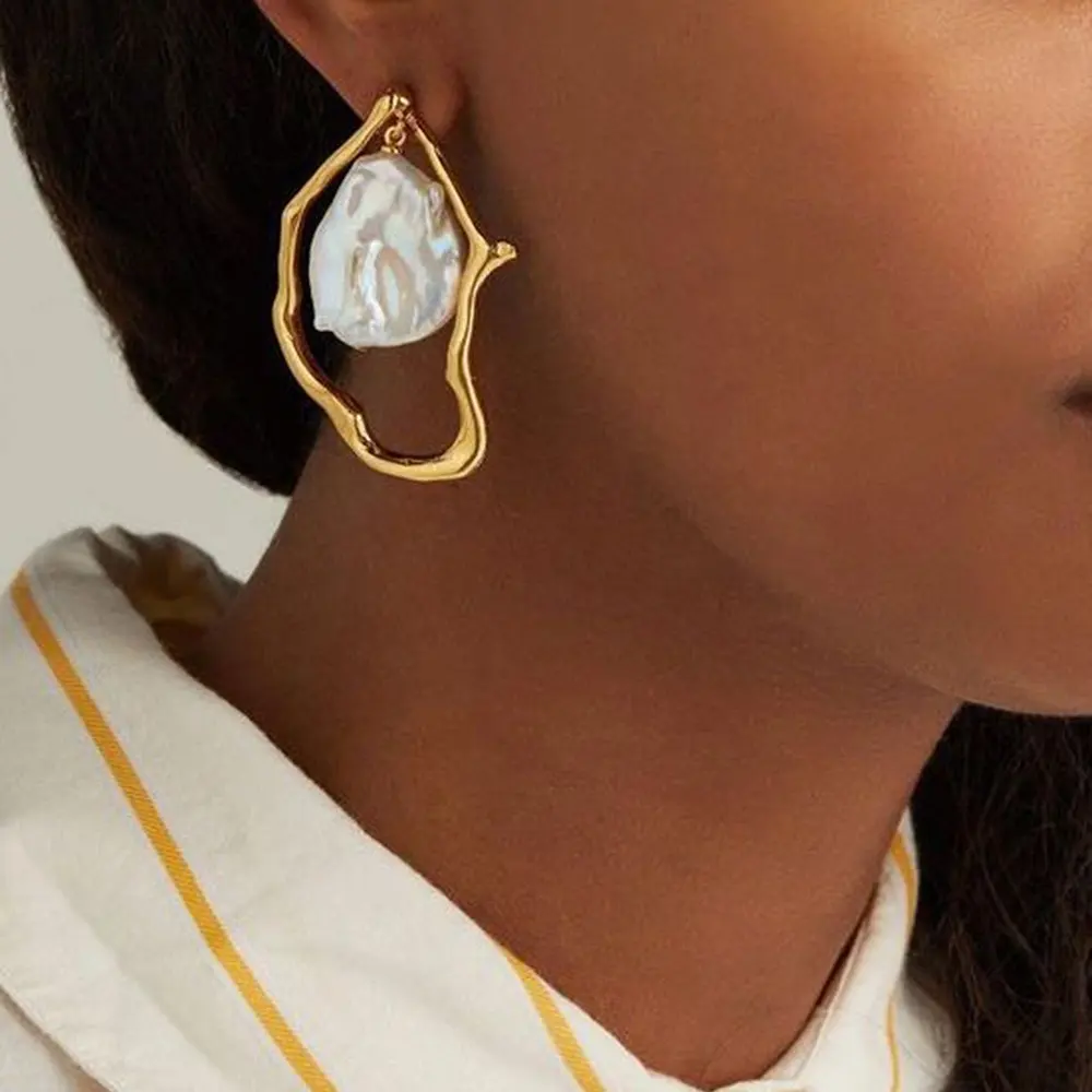Kaimei 2021 hot selling Gold Metal Geometric Baroque Irregular Imitation Pearl Earrings for Women 2020 Fashion Wedding Earrings