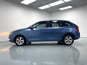 Skoda <span class=keywords><strong>Rapid</strong></span> 1.5 Sport <span class=keywords><strong>Auto</strong></span> d'occasion fiable, berline compacte à aspiration naturelle - Product Image 2