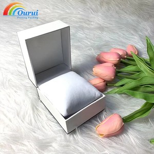 กล่องใส่นาฬิกากระดาษสีขาวทรงสี่เหลี่ยมจัตุรัสของอูรุยพร้อมเคสป้องกันแบบปิดด้วยผ้าฝ้ายด้านใน - Product Image 2