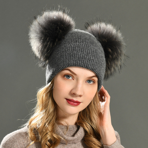 <span class=keywords><strong>Bonnet</strong></span> d'hiver de luxe tricoté pour <span class=keywords><strong>femme</strong></span> avec double <span class=keywords><strong>pompon</strong></span>, logo personnalisé, prêt pour le voyage, en cachemire, laine et <span class=keywords><strong>fourrure</strong></span> de raton laveur - Product Image 3