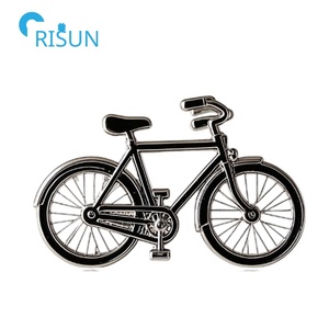 Broches et badges personnalisés en émail 3D <span class=keywords><strong>pour</strong></span> le cyclisme, souvenirs de magasin de vélos, épingles de revers sur mesure <span class=keywords><strong>pour</strong></span> vélo - Product Image 3