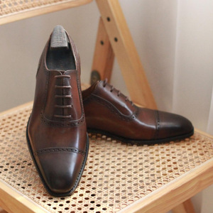 Nouvelles chaussures en cuir britanniques, chaussures en cuir pour hommes avec gravures, chaussures décontractées pour hommes, chaussures en cuir britanniques, brogues pour hommes - Product Image 1
