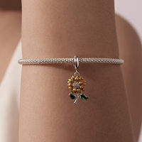 Breloque tournesol plaquée argent avec centre en strass de cristal, feuilles vertes, pendentif floral classique pour cadeau unisexe