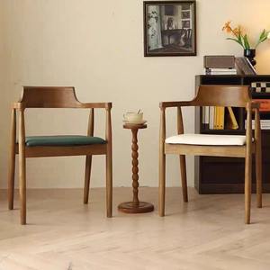 Chaise de salle à manger confortable et de haute qualité, <span class=keywords><strong>vente</strong></span> en gros de chaises de salle à manger en bois massif de couleur noyer avec accoudoir de siège en cuir et <span class=keywords><strong>tissu</strong></span> - Product Image 5