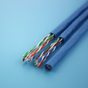 <span class=keywords><strong>Cable</strong></span> Lan Cat5e de alta calidad <span class=keywords><strong>Plus</strong></span> <span class=keywords><strong>Cable</strong></span> de alimentación 24awg 0,50mm BC Conductor <span class=keywords><strong>Internet</strong></span> Lan <span class=keywords><strong>Cable</strong></span> 305M 100Mbps 100Mhz <span class=keywords><strong>Cable</strong></span> de cámara POE - Product Image 1