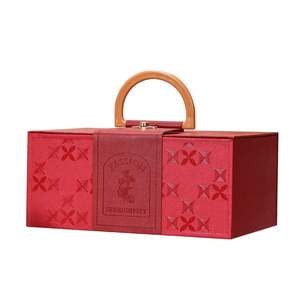 Nouvelle boîte à bonbons de mariage de luxe rouge festif gaufrée, boîte cadeau portable exquise pour la Saint-Valentin et les anniversaires, avec finition UV - Product Image 1