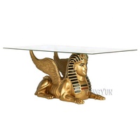 Table basse sculpturale en métal moulé, figurine Kristopher, Sphinx ailé égyptien doré