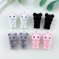 Pendentif chat 3D mignon en résine floquée, de haute qualité à bas prix, en stock, pour la création de boucles d'oreilles DIY et accessoires de voiture