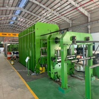 Ligne de production de bandes transporteuses résistantes à la chaleur, aux acides et aux alcalis avec presse de vulcanisation pour la fabrication de bandes transporteuses pour usines chimiques