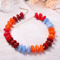 Collier ras du cou superposé en résine perlée noué à la main, coloré, pour femme, idéal pour les vacances, bijoux fantaisie tendance