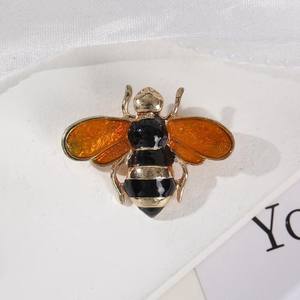 Broches et épingles en émail délicat en forme d'abeille, style multi-styles, pour femmes et hommes, série d'insectes, badges classiques pour vêtements et manteaux - Product Image 4