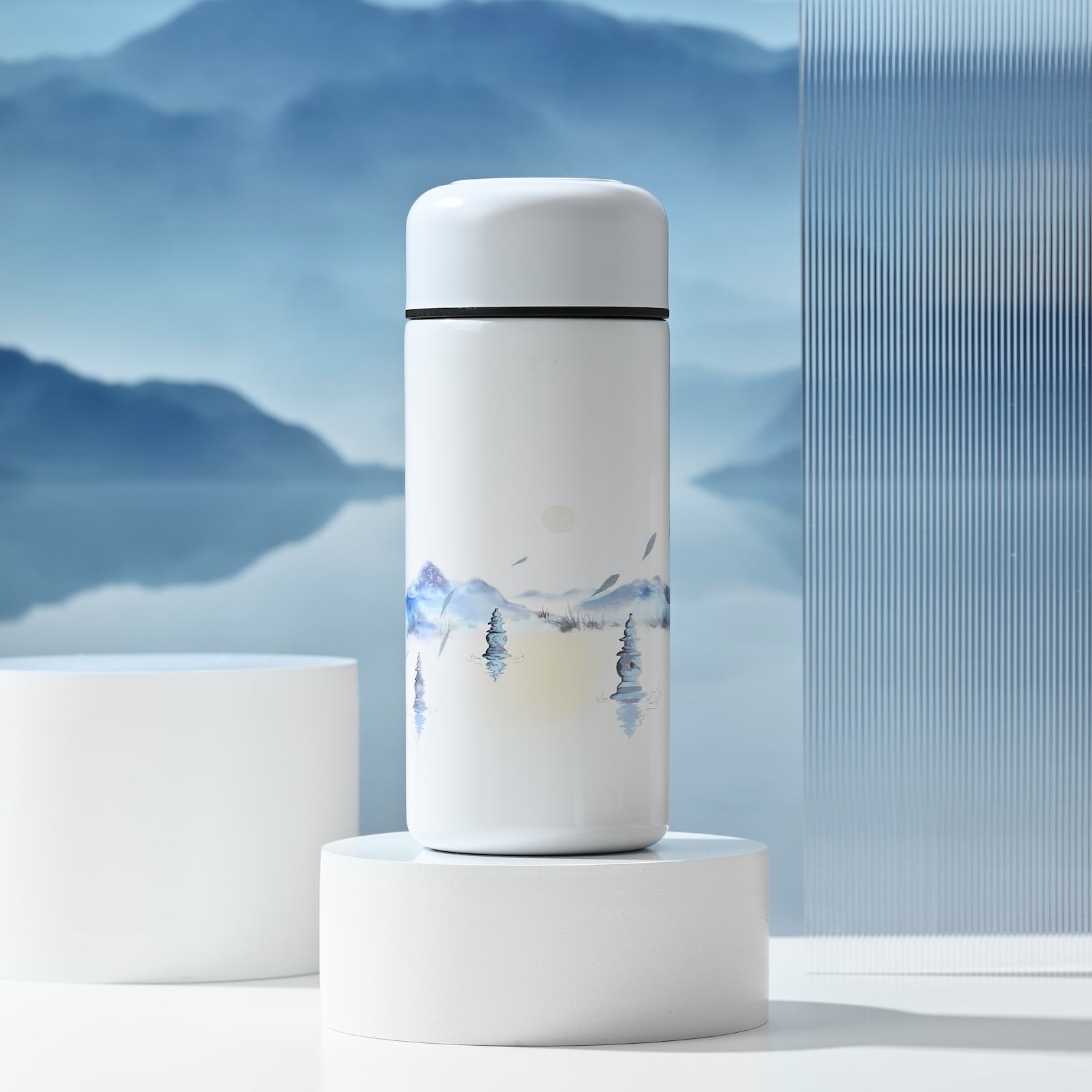 Trois piscines reflétant la lune