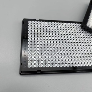 Piastra PCR 384 bene con telaio nero e tubo bianco prodotto in plastica a doppio componente per Roche - Product Image 2