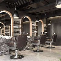 Mobilier de salon de luxe pour hommes, conception intérieure personnalisée pour salon de coiffure avec vitrines de présentation, fabrication