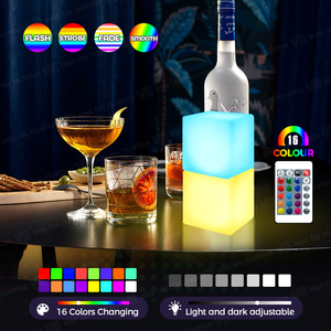 10cm di plastica Led cubo <span class=keywords><strong>lampada</strong></span> da tavolo luce notturna e luce <span class=keywords><strong>a</strong></span> Led per la decorazione <span class=keywords><strong>con</strong></span> <span class=keywords><strong>telecomando</strong></span>