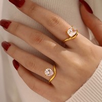 Bague Zircon Oeil de cheval Personnalité de la mode Joker Bague en acier inoxydable Fabricants de femmes Anneaux Zircon