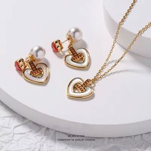 Conjunto de Collar y Pendientes Versátiles de Alta Gama para Mujer, Chapado en Oro, con Corazón, Perla, Cadena de Espina de Serpiente, para Aniversarios, Día de la Madre, con Circonita - Product Image 1