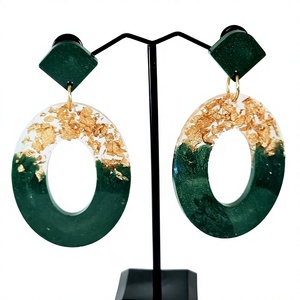 Nouvelles Boucles d'Oreilles Créoles Géométriques en Acrylique pour Femme, Bijoux Tendance et Élégants en Résine, Design Color Block Jaune, Blanc et Teal - Product Image 2