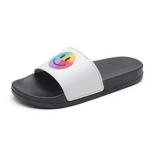 Smiley PVC Sandal Desain Logo Kustom Sandal Slide Sandal Air Blow Desain Cetak Beach Lembut Ramah Kulit Non-Slip sandal