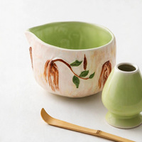 Ensemble de bols à matcha en céramique Japandi à motif cerisier peints à la main avec bec verseur et fouet à thé sur pied – Outils complets pour le préparation du thé