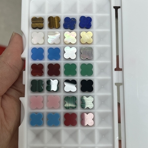 Pierre trèfle à quatre feuilles au prix d'usine pour la fabrication de bijoux DIY - Product Image 1