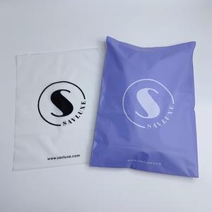 Bolsas de Envío de Poliéster Moradas Personalizadas con Logotipo Blanco - Bolsas de Envío Impermeables para Comercio Electrónico y Boutiques - Product Image 3