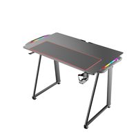 Vente chaude de haute qualité durable motorisé hauteur réglable noir bureau de jeu moderne électrique PC Table de jeu avec fonction LED