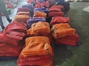 재활용 50*80cm PE Raschel 메쉬 가방 25kg 30kg 야채 그물 자루 졸라매는 끈 감자 양파 포장 농업 산업 - Product Image 6