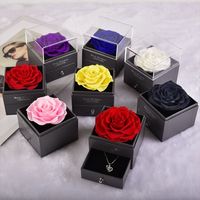 Boîte à bijoux pour la Saint-Valentin et la fête des mères, avec roses éternelles préservées, emballage pour anneaux et colliers, roses éternelles