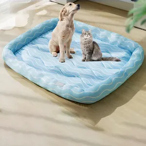 Famicheer BSCI Pet Mat Dog Cooling Mat Summer Dog Bed Pad Blanket for Dogs Cats Ice