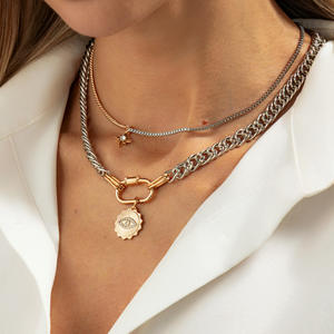 Collar en capas con cierre de resorte en forma de U, cadena de eslabones hecha a mano en dos tonos, gargantilla, joyería de regalo para ella - Product Image 1