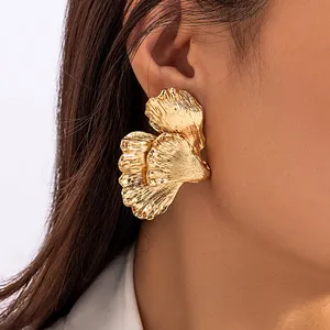 카이 메이 패션 쥬얼리 개인화 된 액체 유체 금속 연꽃 잎 귀걸이 틈새 주름진 쉘 금속 불규칙한 금 귀걸이