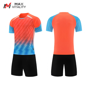 Setelan Jersey Sepak Bola Pria Klasik Desain Khusus, Seragam Bernapas dengan Logo Cetak Sublimasi, Grosir Perlengkapan Sepak Bola - Product Image 1