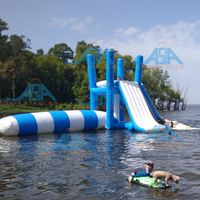 Tour gonflable de parc aquatique flottant de l'Asie avec toboggan d'escalade d'action et blob de saut pour l'eau