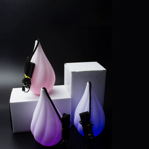 Palla rotante a forma di goccia luminosa a LED con palloni da destrezza - Product Image 1