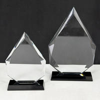 Trofeo de Cristal Personalizado con Forma de Torre, con Base Negra