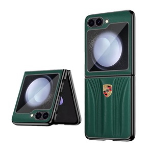 Funda de Cuero Plegable de Lujo para Samsung Galaxy Z Flip 6 Negra con Diseño Porsche en Relieve y Patrón Artístico - Product Image 5
