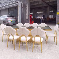 Mesa de Comedor Dorada con Cubierta de Vidrio Templado y Acero Inoxidable, Ideal para Eventos, Reuniones y Alquiler