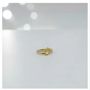 Bague élégante en or avec motif cœur et finition diamantée, légère, pour femme, à porter au quotidien et pour les occasions spéciales - Product Image 3