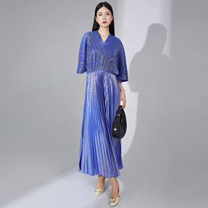 Vestido Maxi Plisado Antiarrugas Ecológico Tejido Miyake, Cuello en V, Elegante, Holgado, Mangas Murciélago, Ropa de Mujer, Otoño, Elástico - Product Image 3