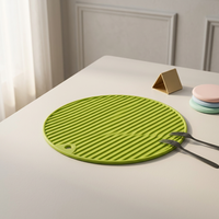 Sous-plat carré en silicone au design moderne 17x17cm, épaisseur 2mm, tapis de cuisine écologique