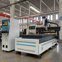 Routeur CNC à refroidissement par air HQD 9kW pour le travail du bois, machine 1325 avec changement d'outil automatique pour la fabrication de portes et de meubles de placard