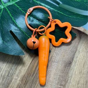 Pendentif Carotte Artificielle Lidao en PVC de Bonne Qualité, Porte-clés Amusant en Plastique Durable avec Impression UV, Décoration Alimentaire Ludique pour la Photographie - Product Image 1