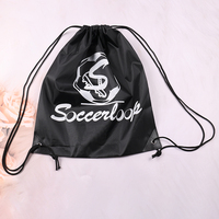 Sacs à cordon en polyester noir avec logo personnalisé sac à dos de sport durable avec double corde pour la promotion de voyages dans les écoles de sport