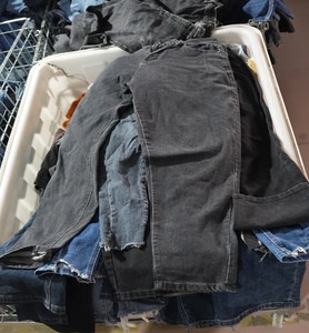 Jeans Micro Flared Americani Retrò di Seconda Mano: Un Must-Have per Donne Trendy e Audaci sulle Strade - Product Image 3
