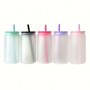 Verres à bière en sublimation de 16 oz en stock aux États-Unis, verres à boire élégants en forme de canette avec couvercle en plastique coloré et paille - Product Image 1
